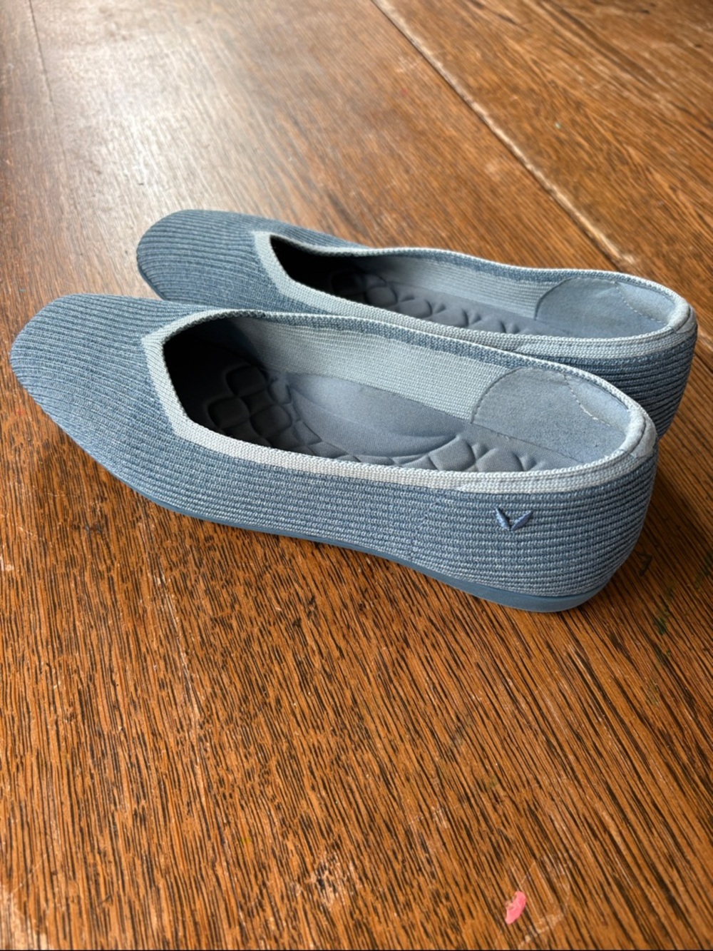 Vivaia Lightweight Square-Toe V-Cut Flats (Margot™ Walker) size 7 - Picture 4 of 8